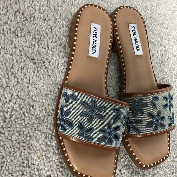 size 7 steve madden sandals wore once - Picture 3 of 6